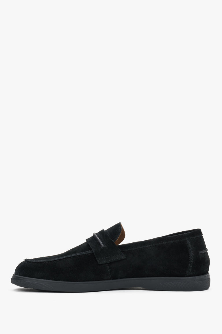 Black men’s slip-on loafers with a lightweight EVA sole.