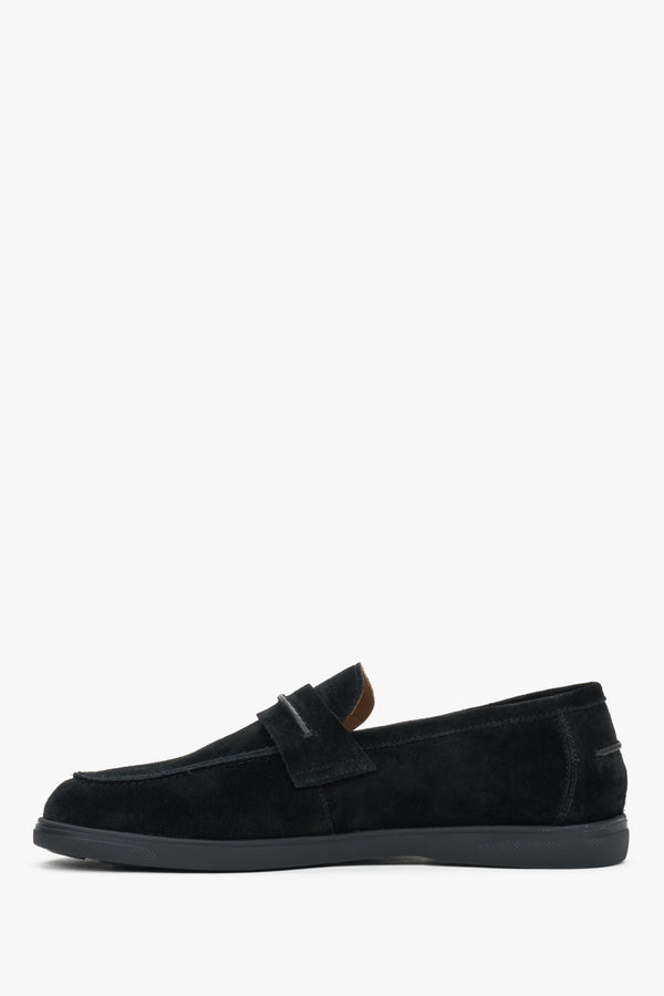 Black men’s slip-on loafers with a lightweight EVA sole.