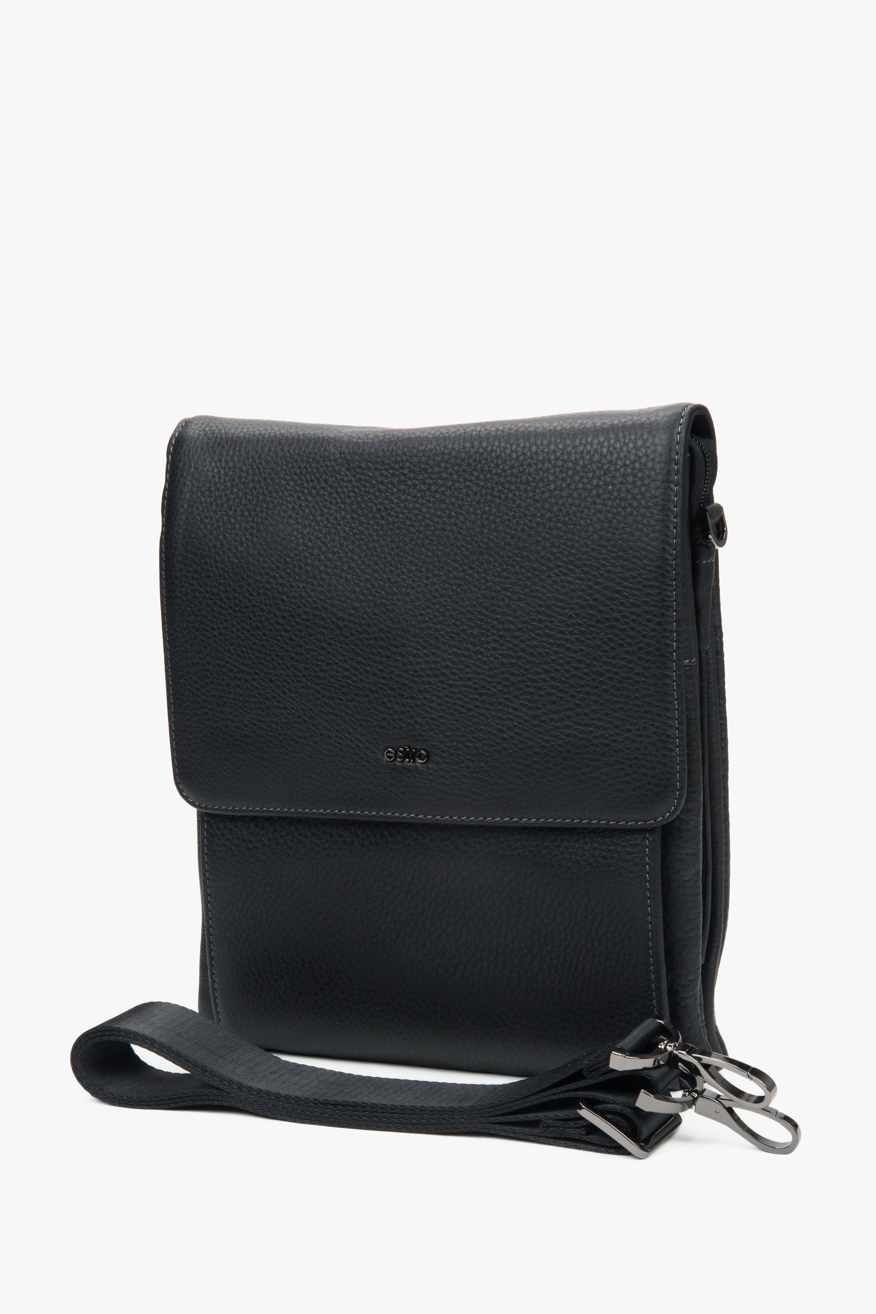 Black pebbled genuine leather magnetic closure tablet bag Estro.
