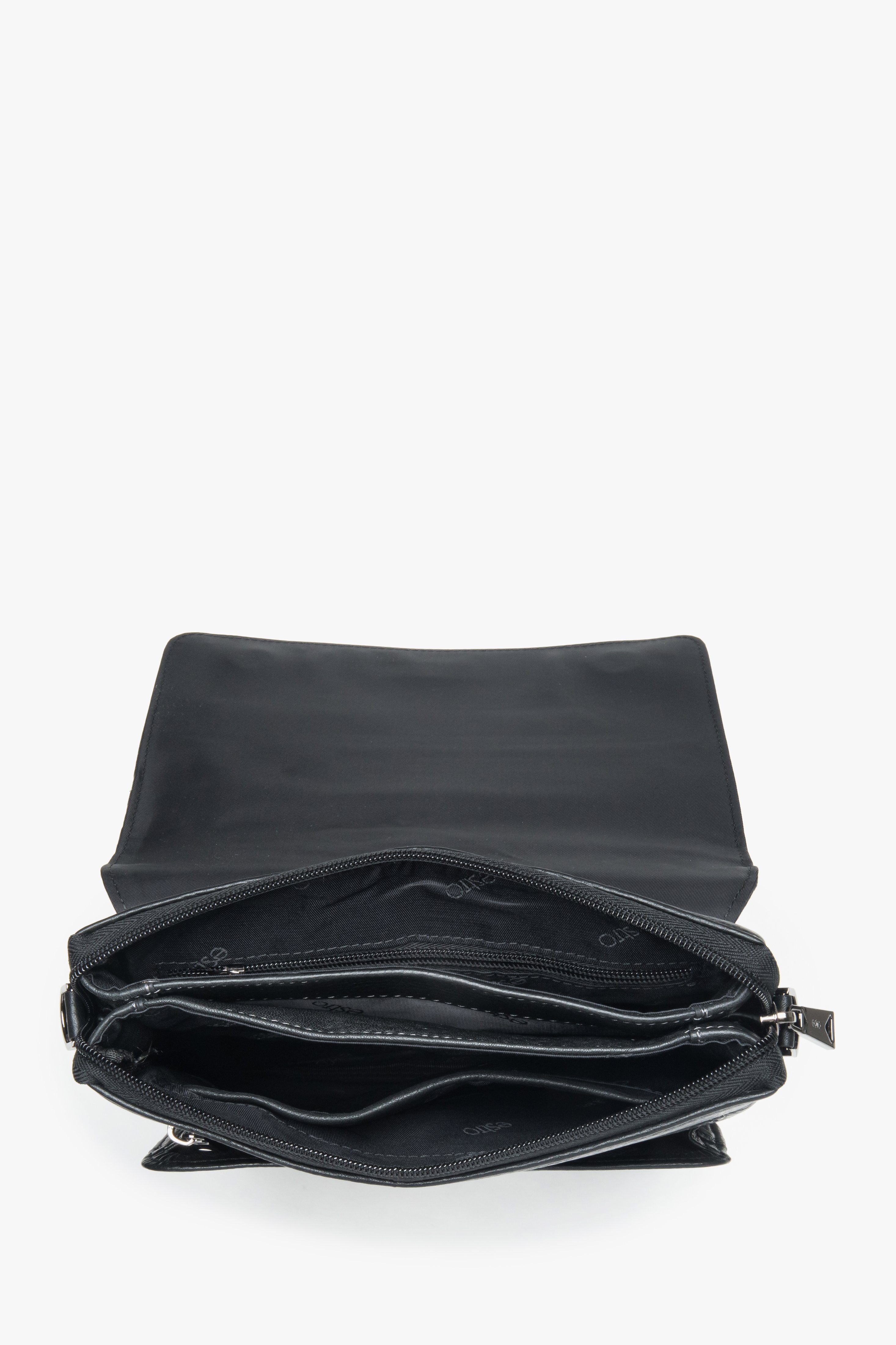 Tablet bag, black, pebbled genuine leather, magnetic closure, Estro.