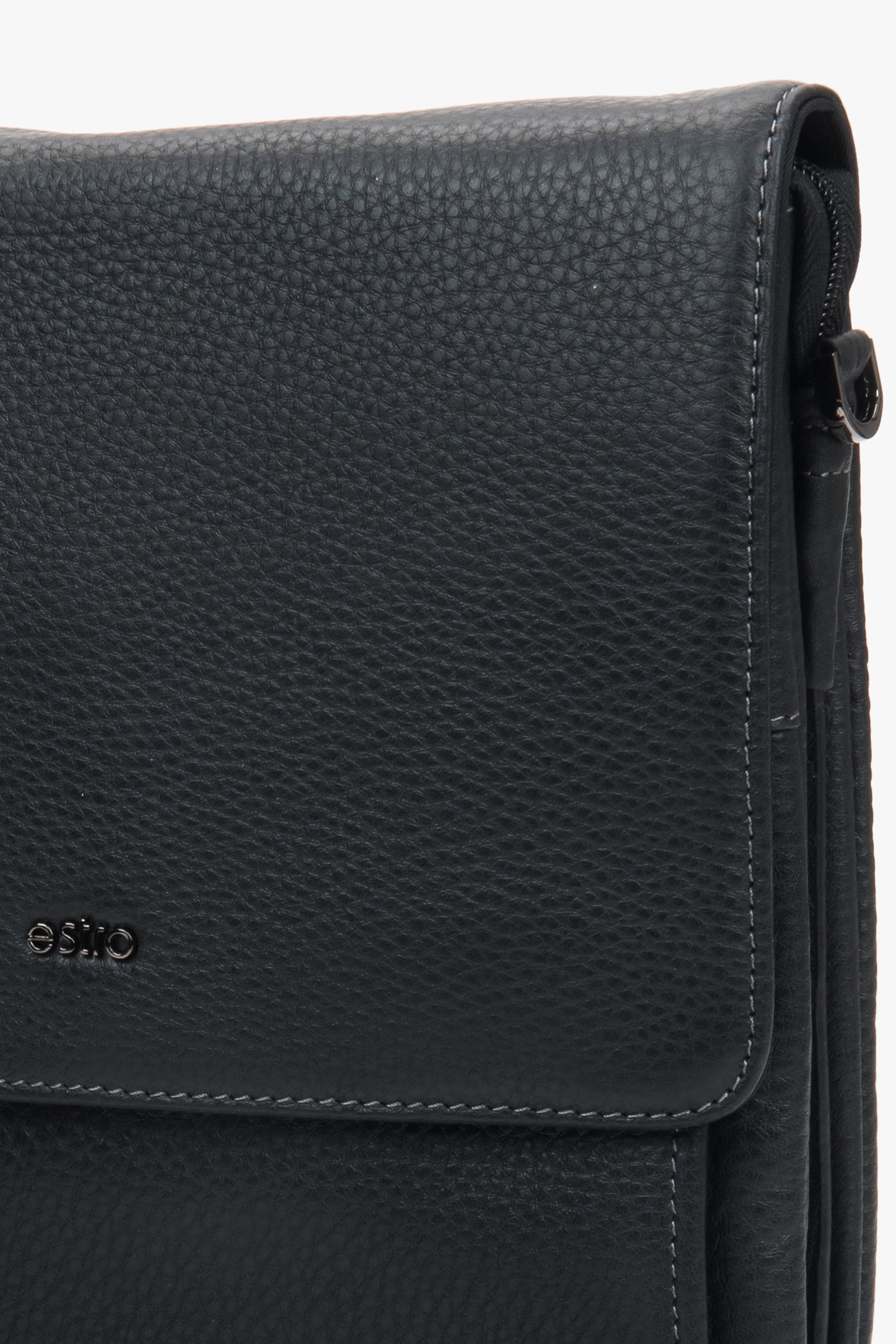 Pebbled genuine leather black magnetic tablet bag Estro.