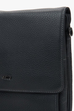 Pebbled genuine leather black magnetic tablet bag Estro.