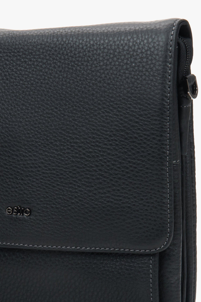 Pebbled genuine leather black magnetic tablet bag Estro.