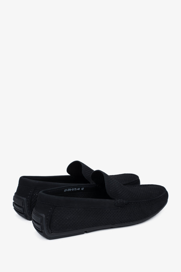 Stylish men’s loafers with a flat sole for everyday summer wear.