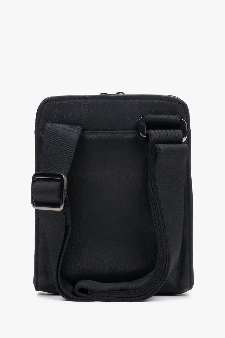 Men’s black shoulder bag made of genuine leather Estro.