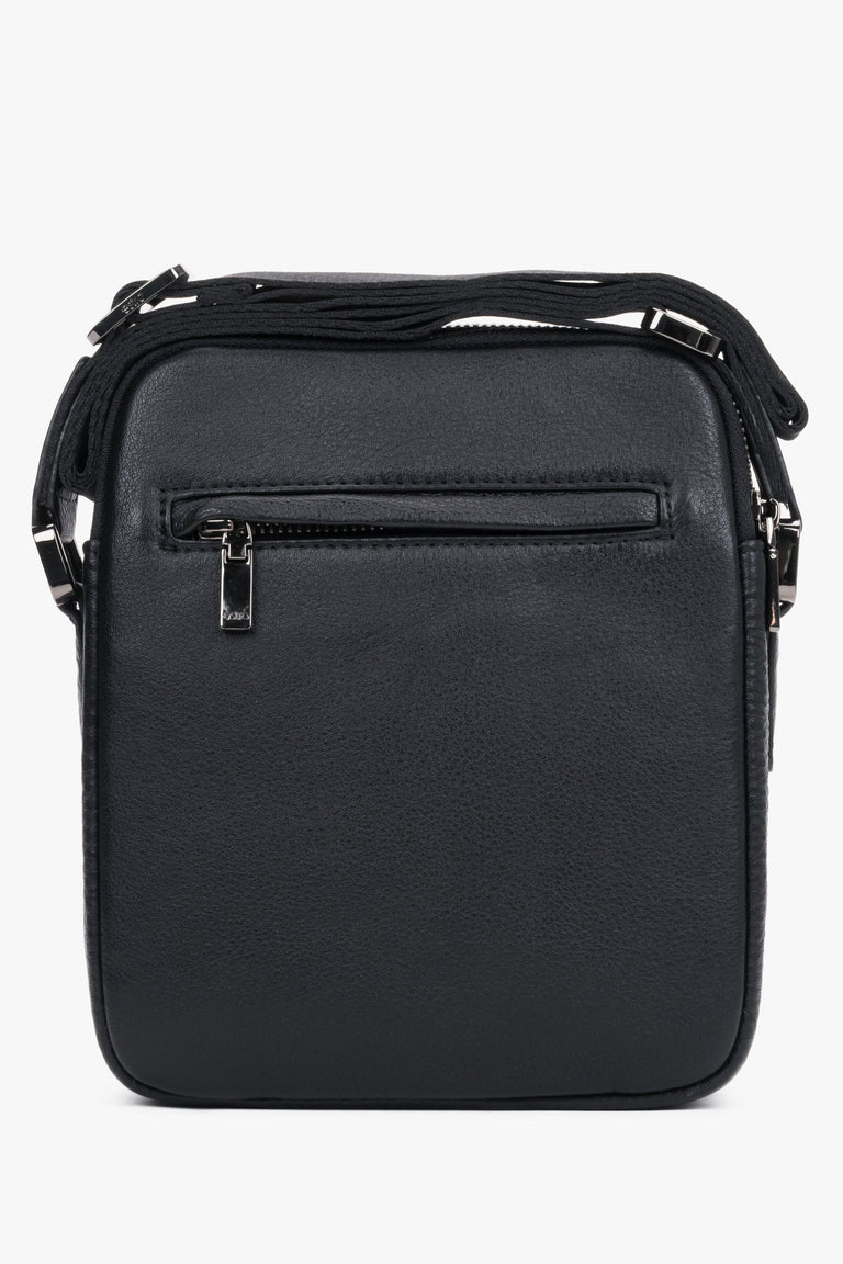 Elegant men’s shoulder bag Estro made of black pebbled leather.