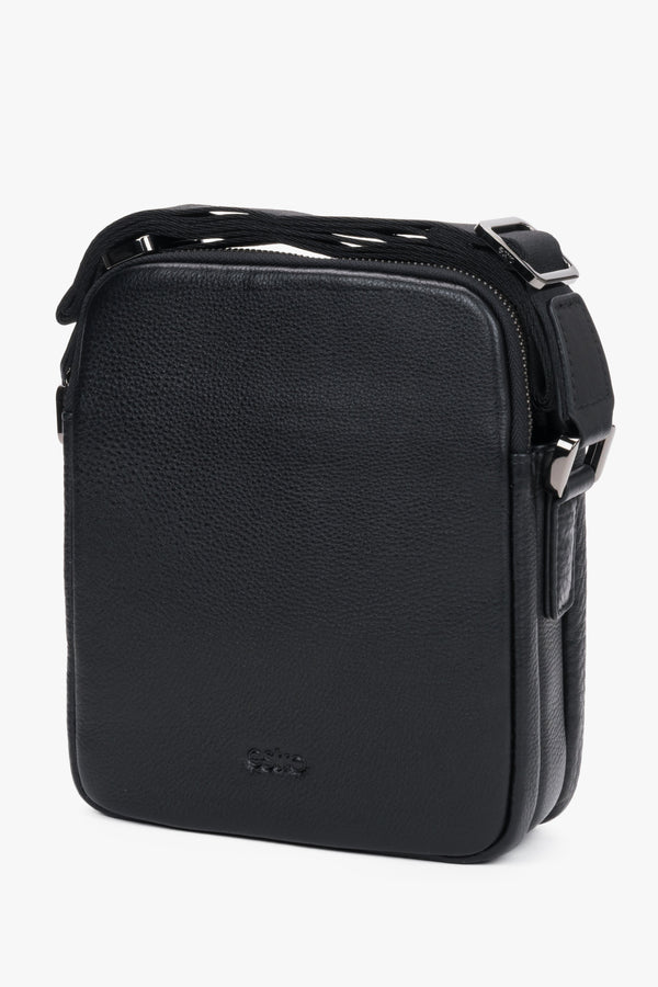 Men’s shoulder bag made of genuine pebbled leather by Estro.
