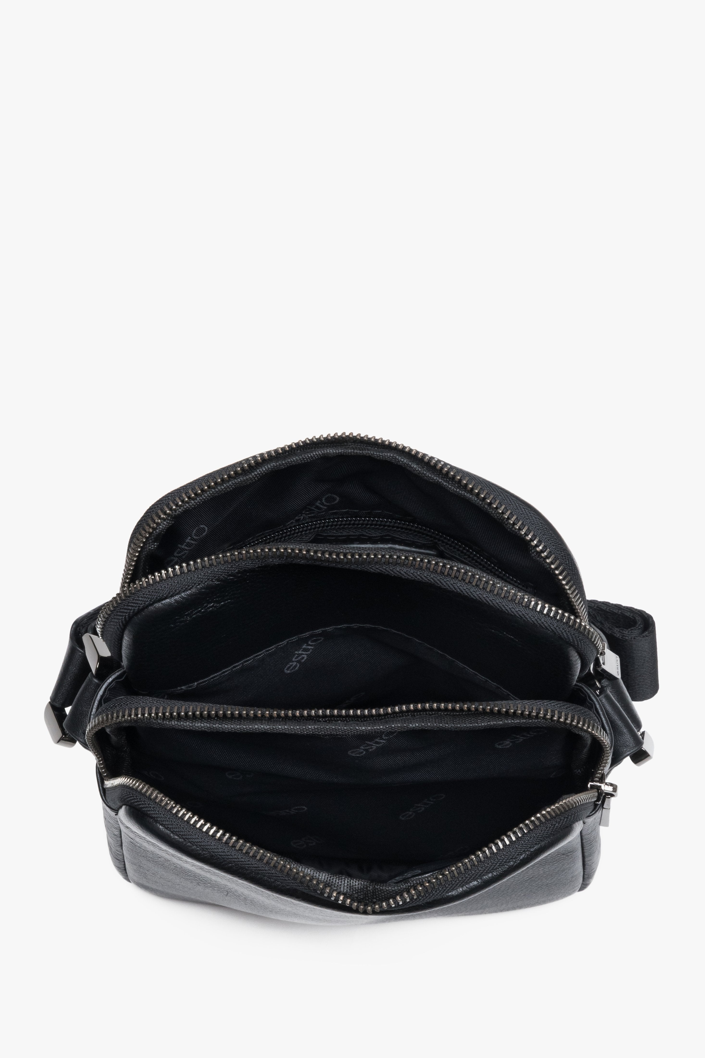 Classic black men’s bag Estro made of textured genuine leather.