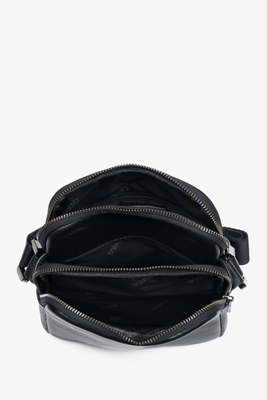 Classic black men’s bag Estro made of textured genuine leather.
