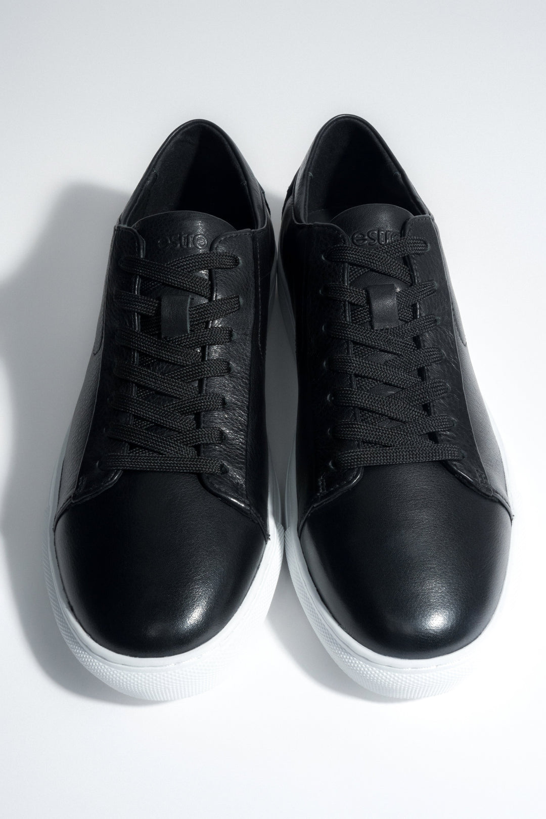 Men’s Black Sneakers in Genuine Leather with a Soft Sole Estro ER00119036.