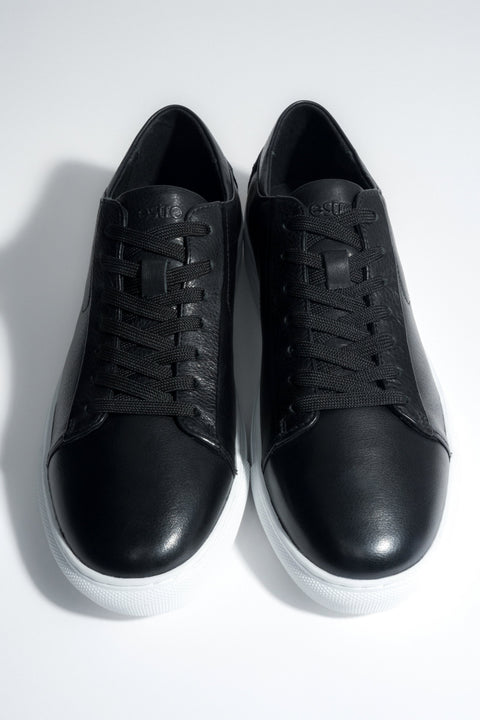 Men’s Black Sneakers in Genuine Leather with a Soft Sole Estro ER00119036.