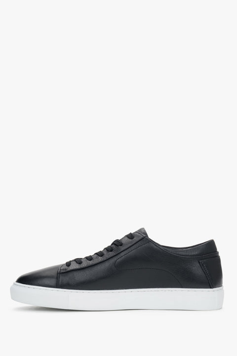 Classic lace-up sneakers with natural leather lining for everyday comfort.