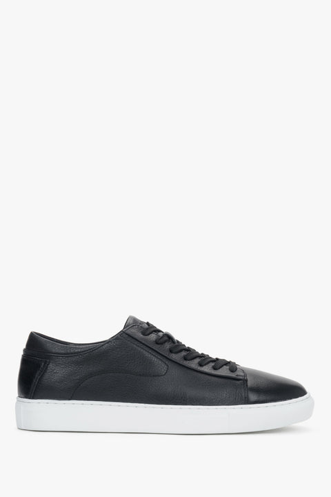 Men’s black sneakers in genuine leather with a soft white contrasting sole Estro.