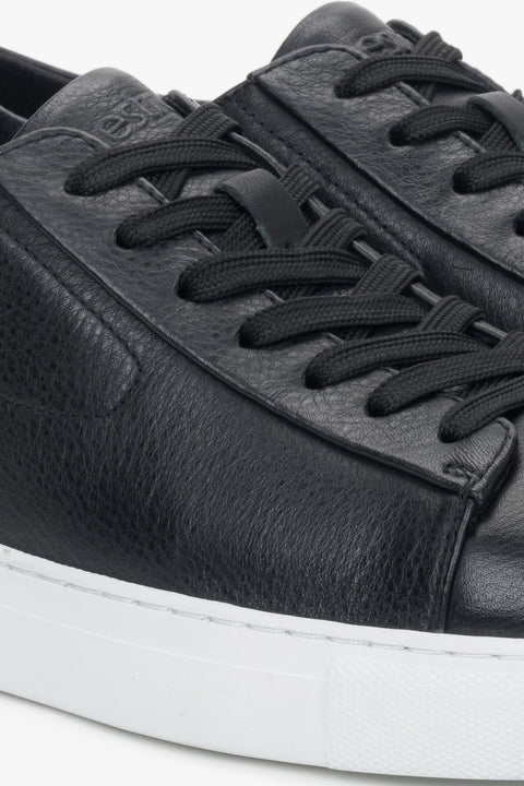 Black men’s sneakers with a flexible rubber sole for spring and autumn wear.