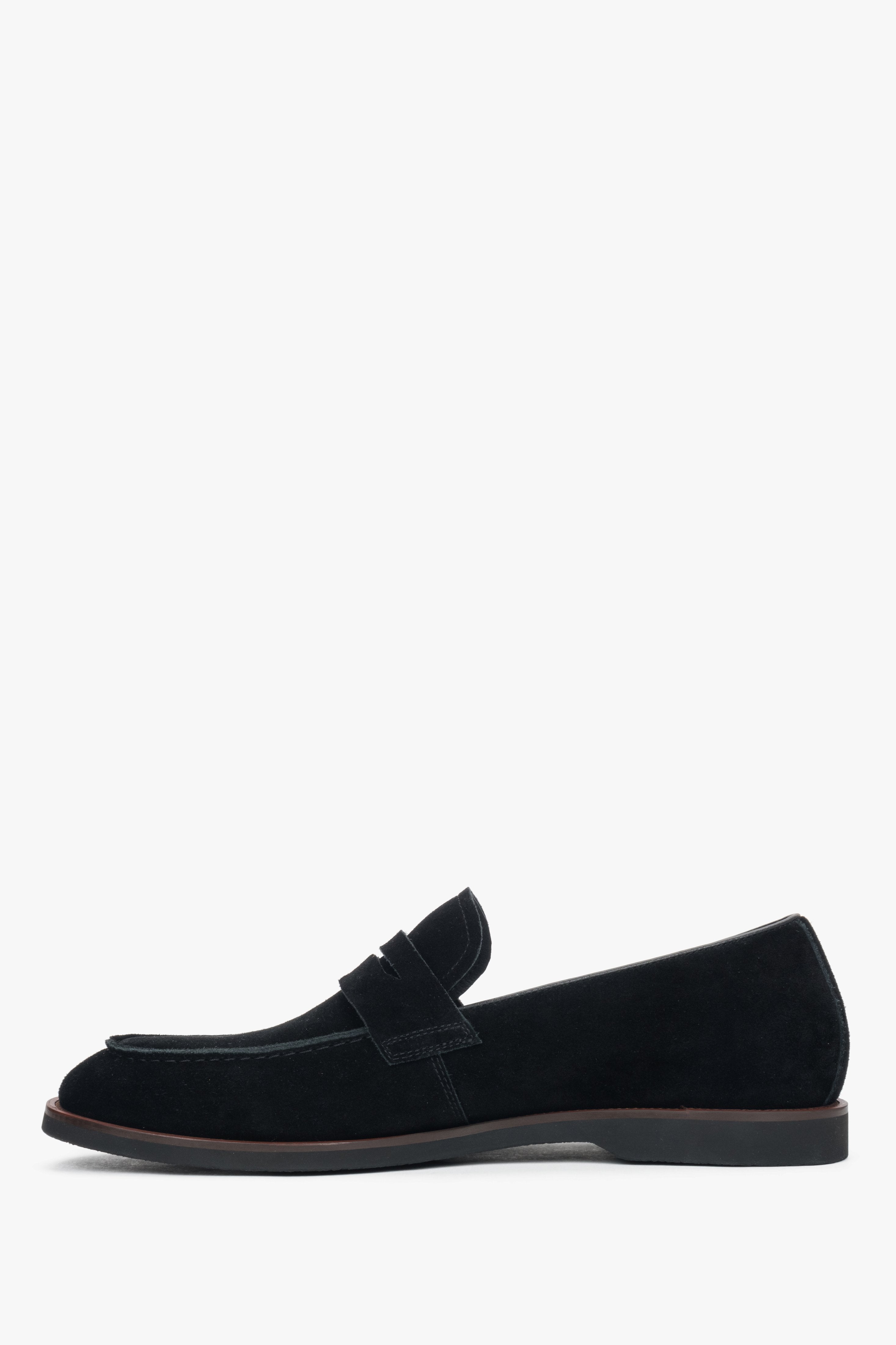 Men’s soft black loafers in genuine velour Estro.