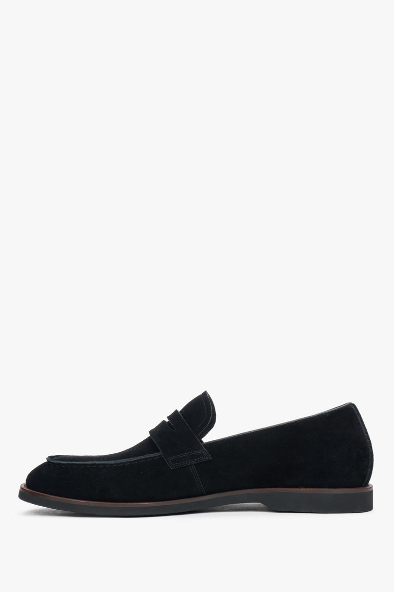 Men’s soft black loafers in genuine velour Estro.