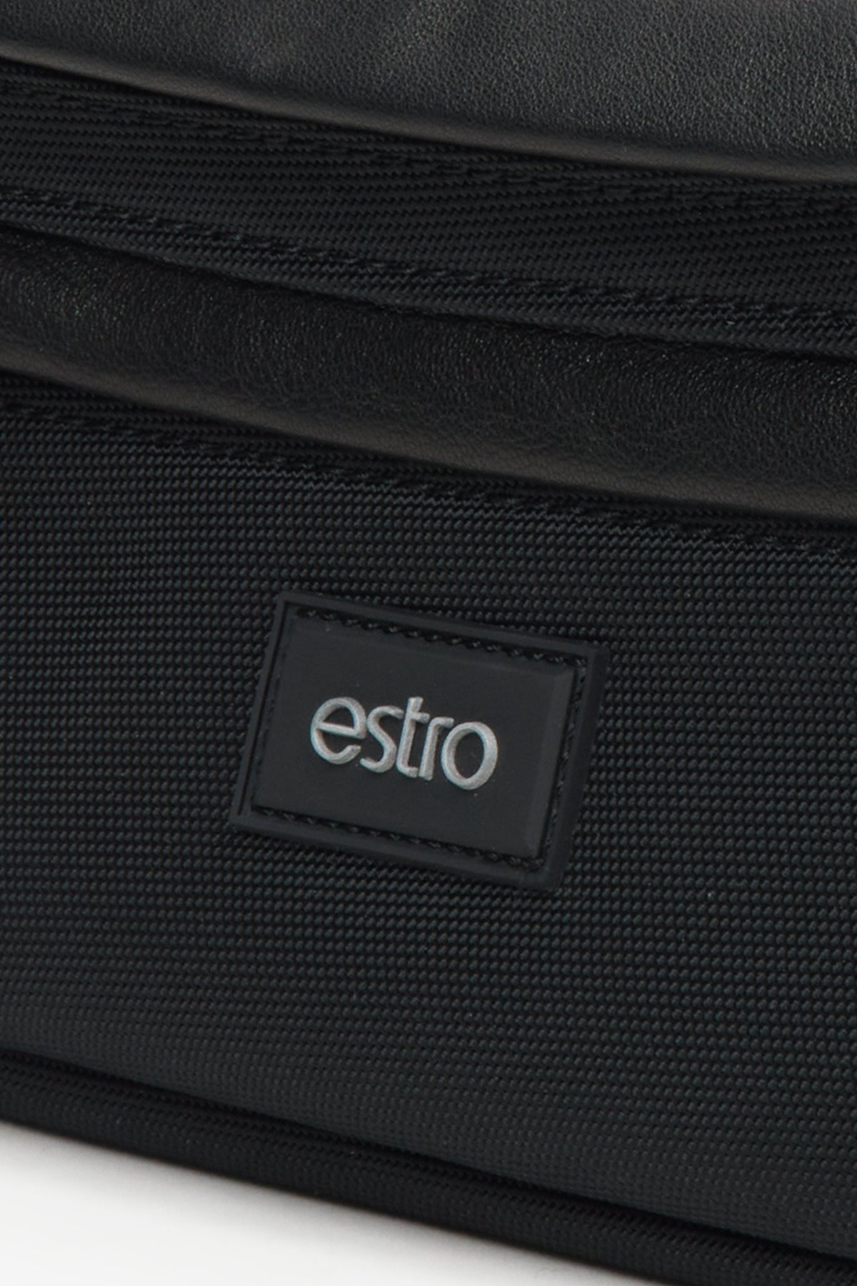 Spacious men’s black waist bag Estro – close-up of detail.