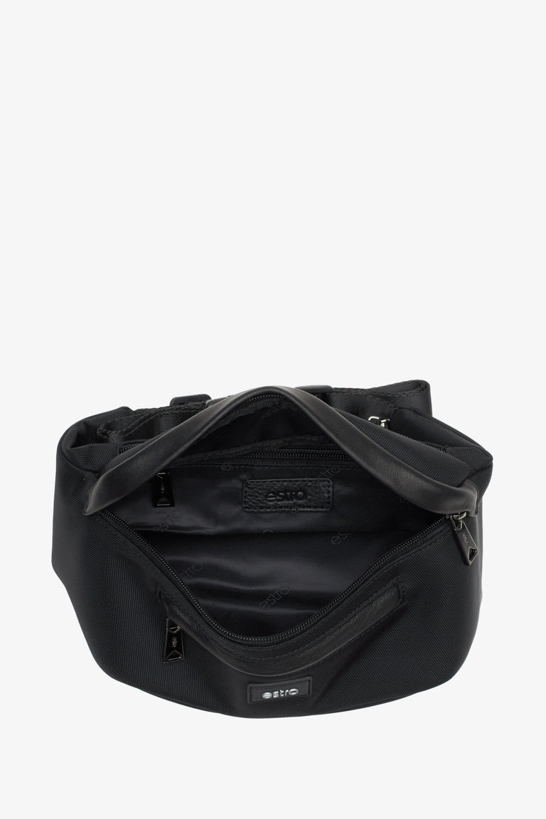 Spacious Estro men’s waist bag – inside view.