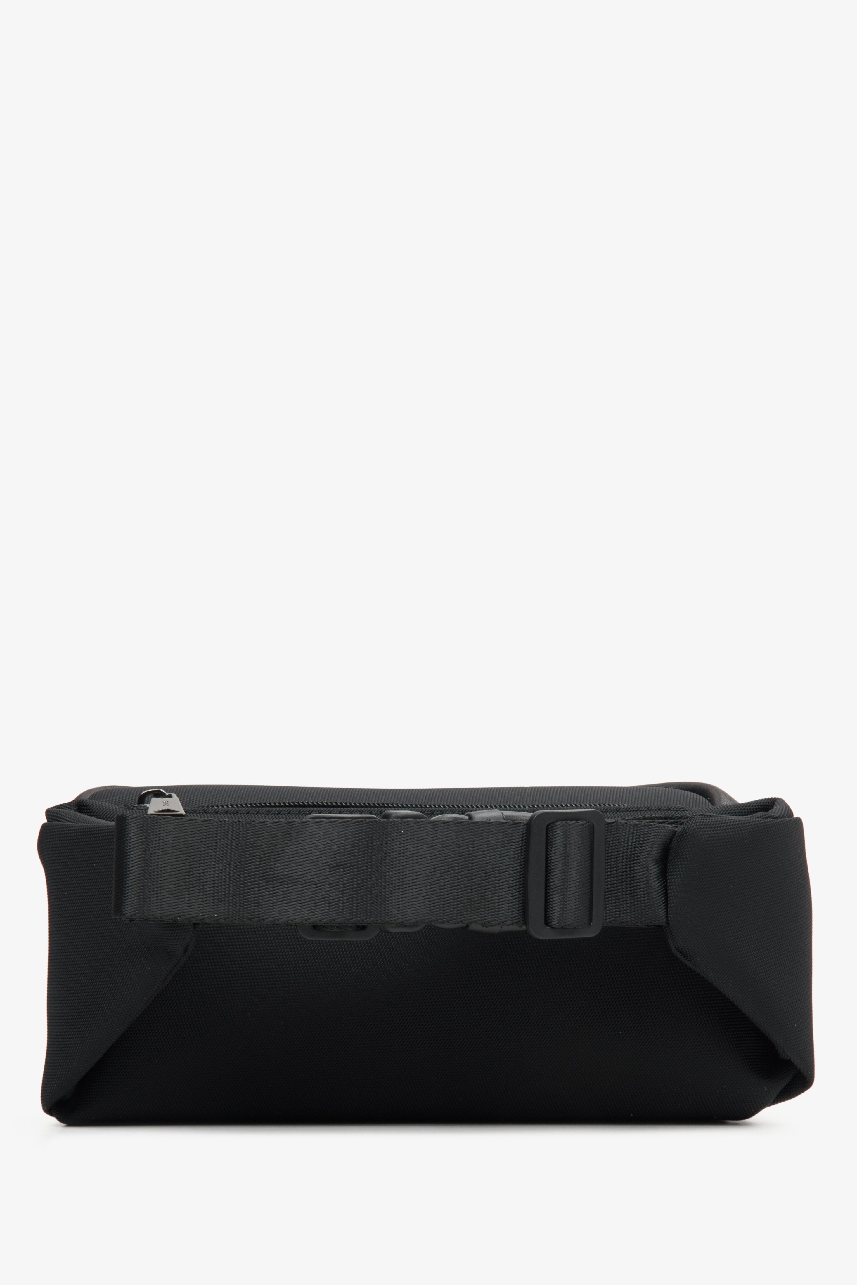 Estro men’s spacious black waist bag – back view.