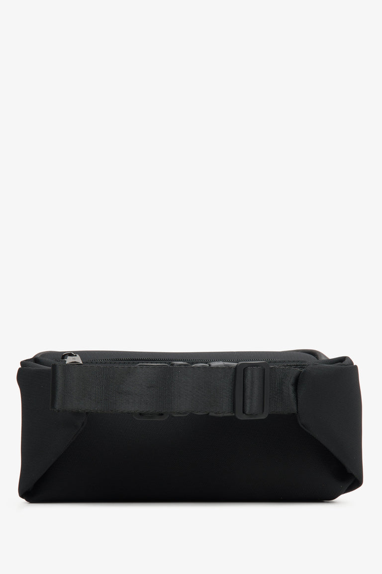 Estro men’s spacious black waist bag – back view.