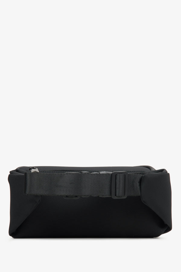 Estro men’s spacious black waist bag – back view.