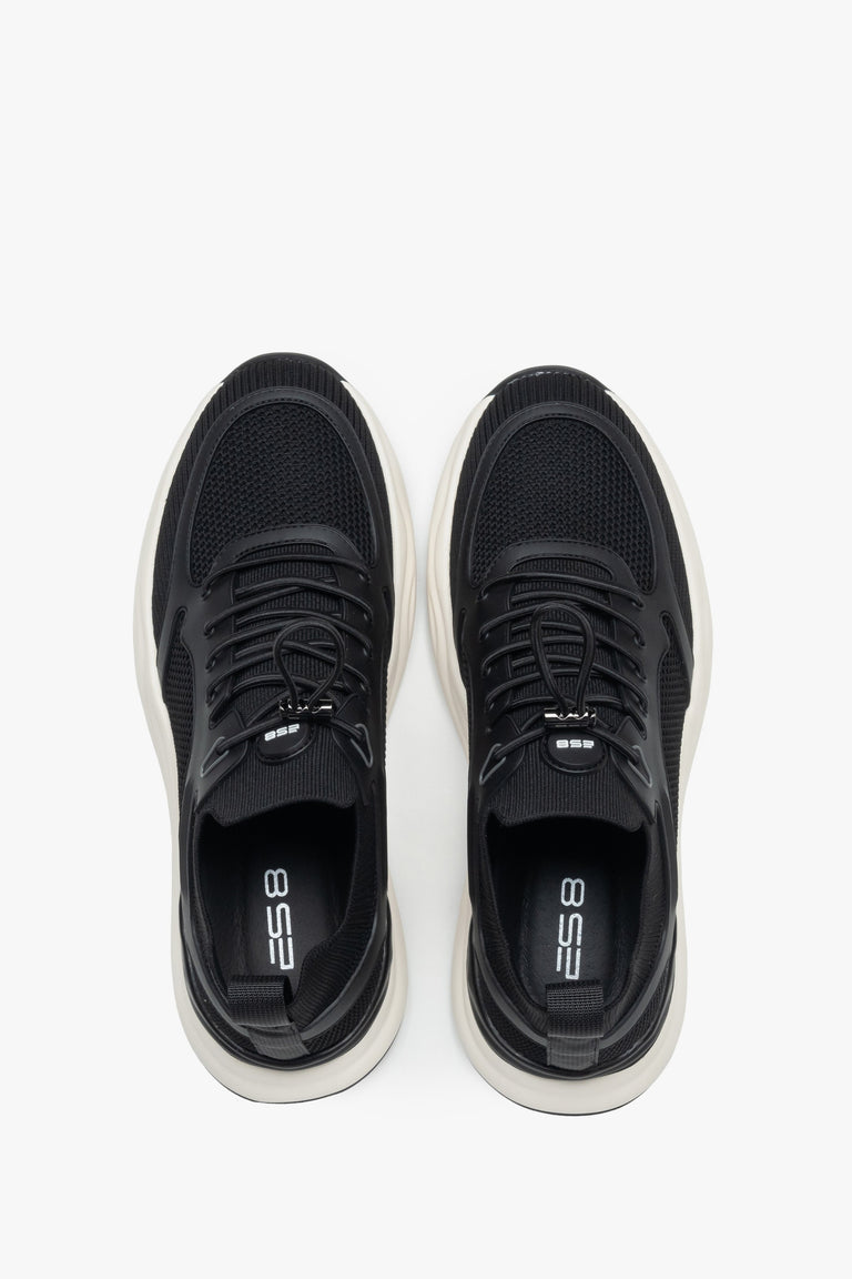 Lightweight men’s sneakers with a natural leather insole for everyday comfort.