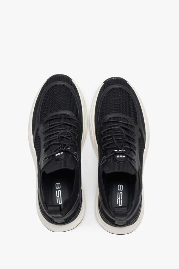 Lightweight men’s sneakers with a natural leather insole for everyday comfort.