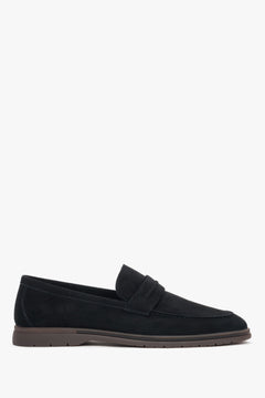 Black men’s moccasins Estro made of natural velour on a soft sole.
