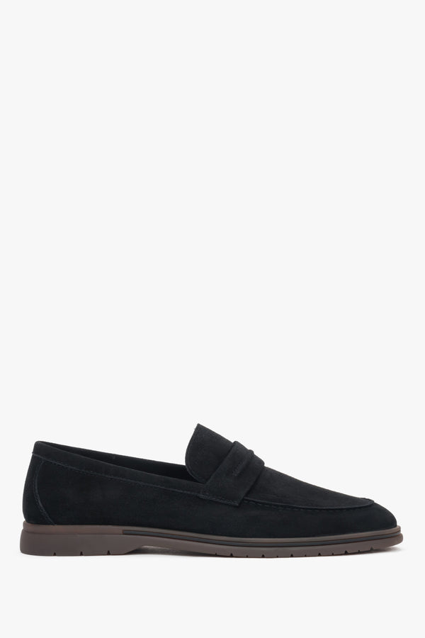 Black men’s moccasins Estro made of natural velour on a soft sole.