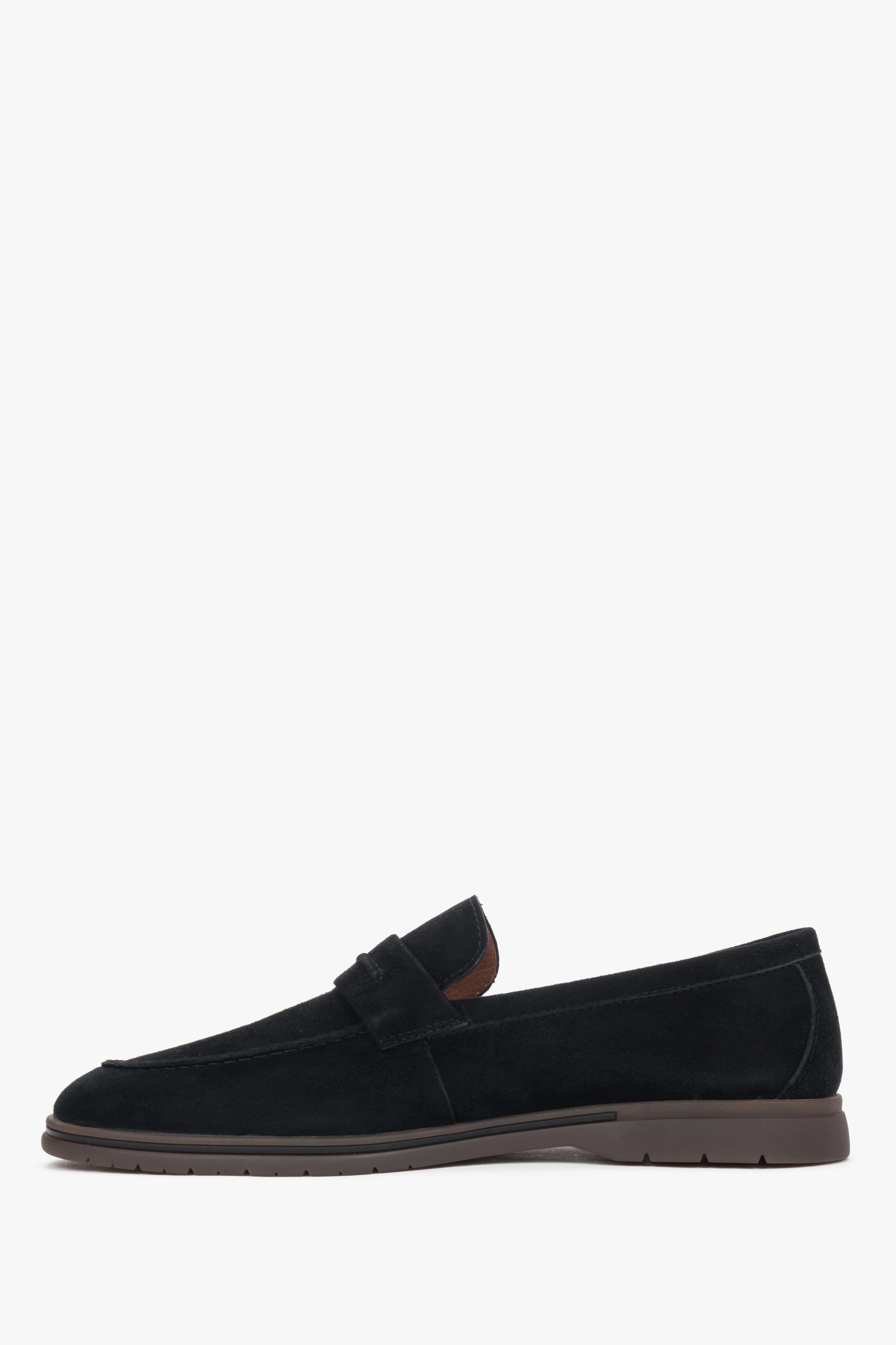 Made of natural velour, black men’s moccasins on a soft sole, Estro.