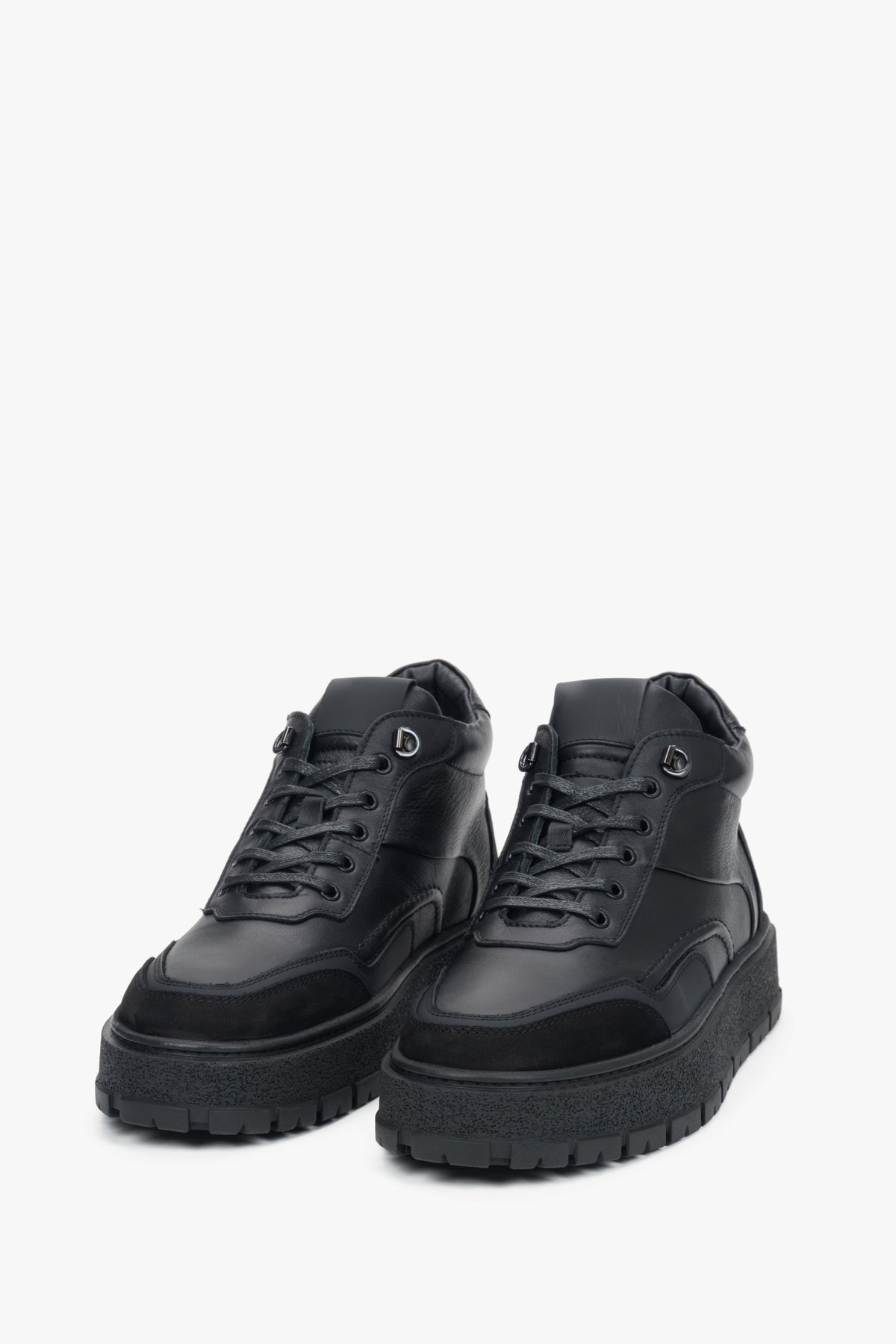 Estro leather winter boots for men in black, featuring warm lining and a durable winter-ready sole.