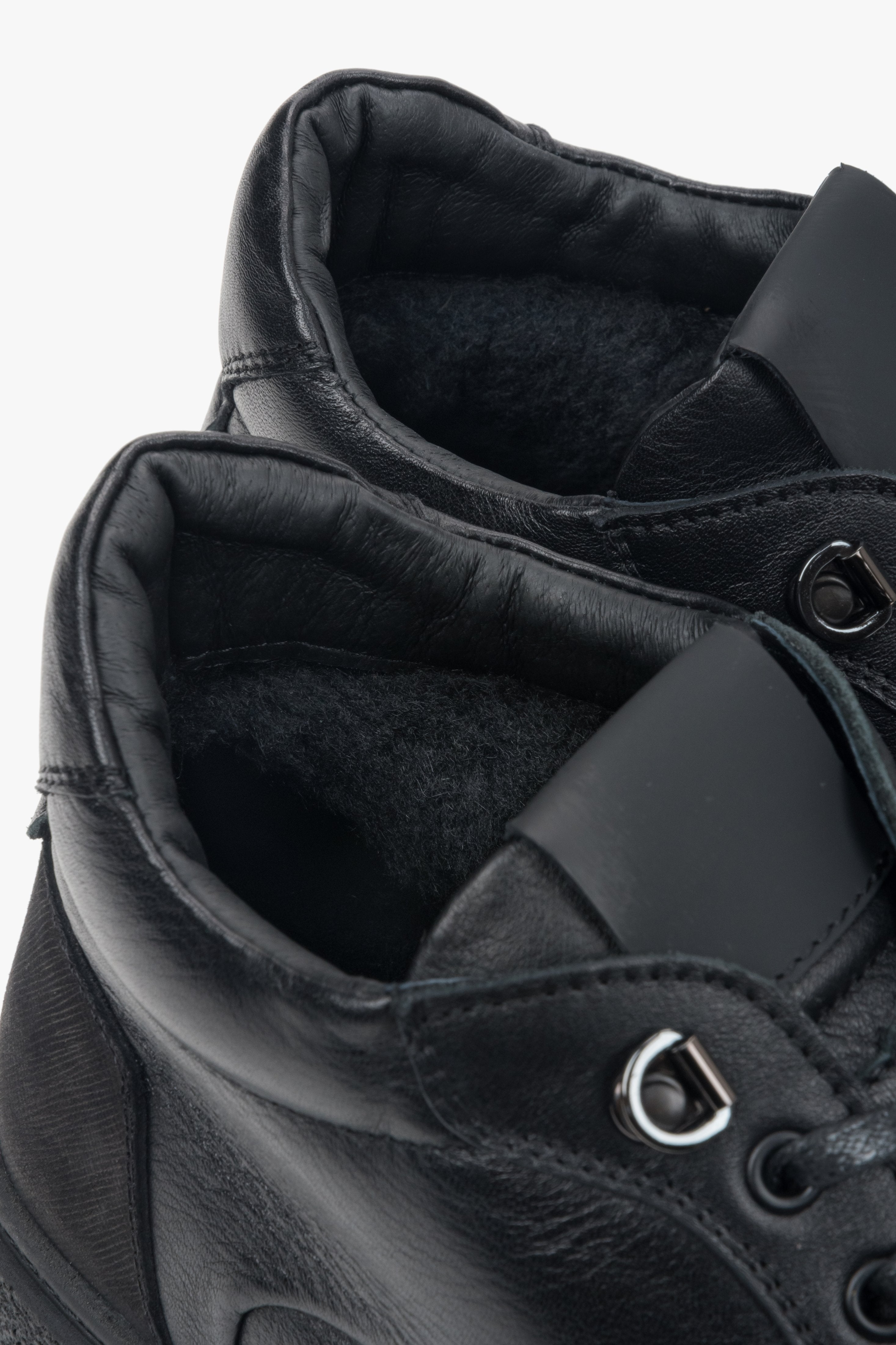 Model ER00118590 — men’s winter leather boots, lightweight and comfortable thanks to the TRLight sole.