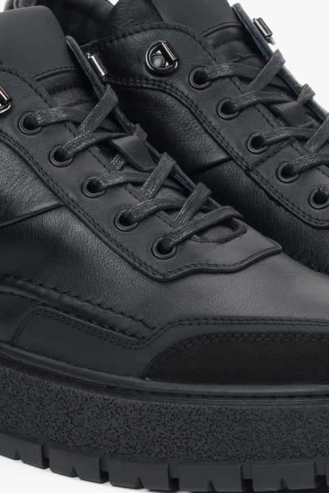 Classic black winter boots from Estro, crafted from genuine leather with soft insulation.