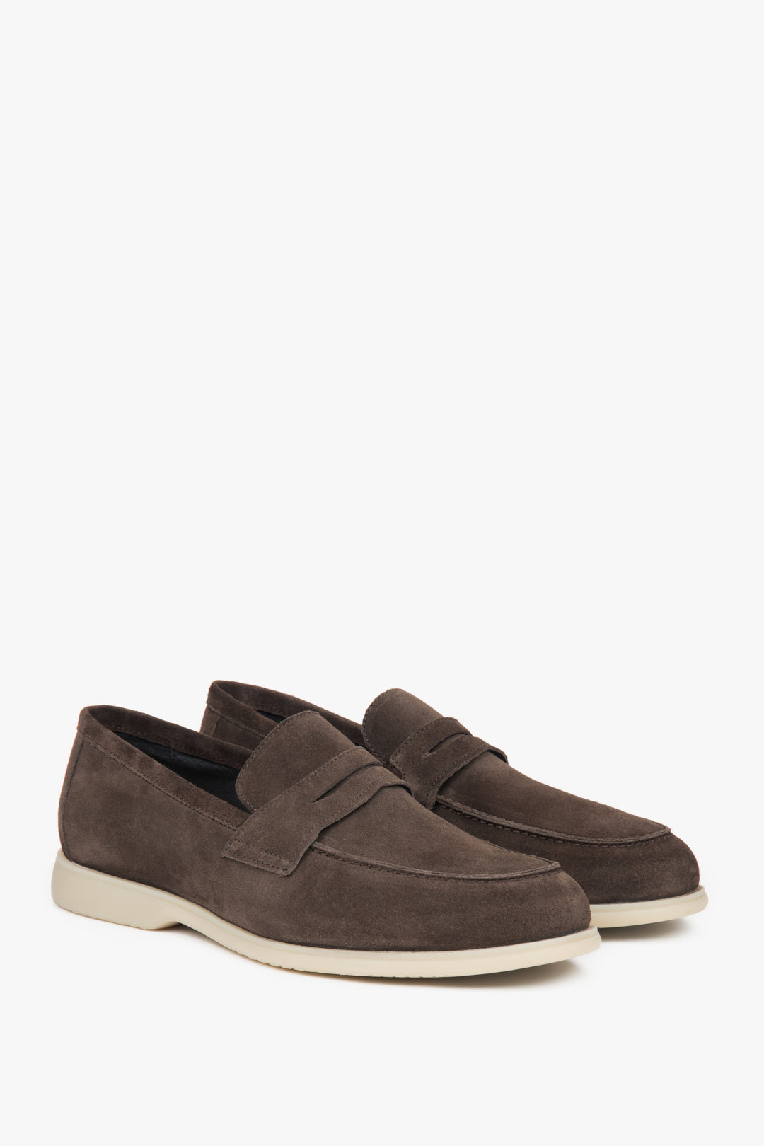 Classic brown men’s loafers by Estro.