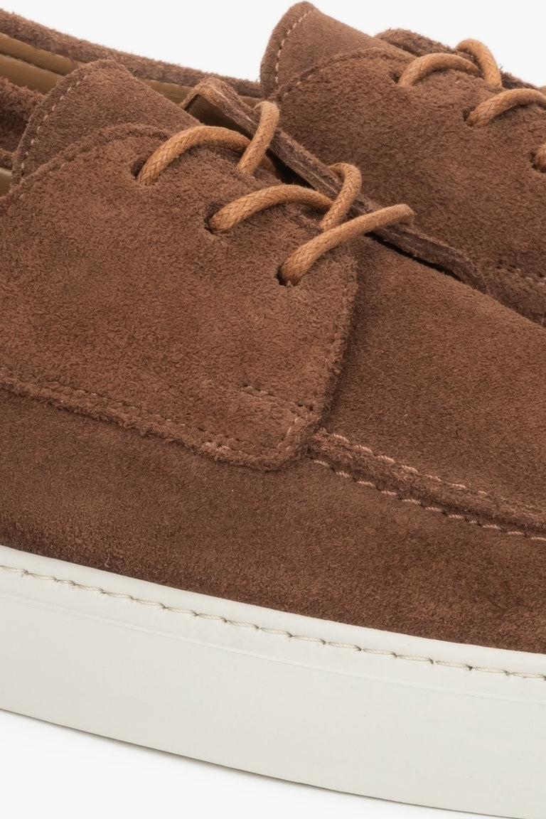 Brown men’s lace-up loafers by Estro in premium Italian natural velour – details.