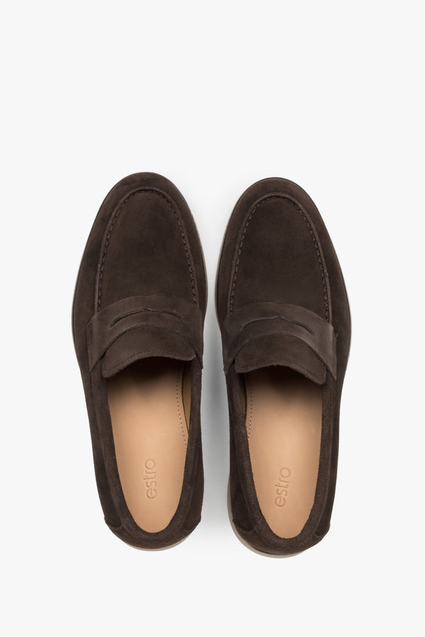 Estro men's casual loafers featuring a soft upper and leather interior.
