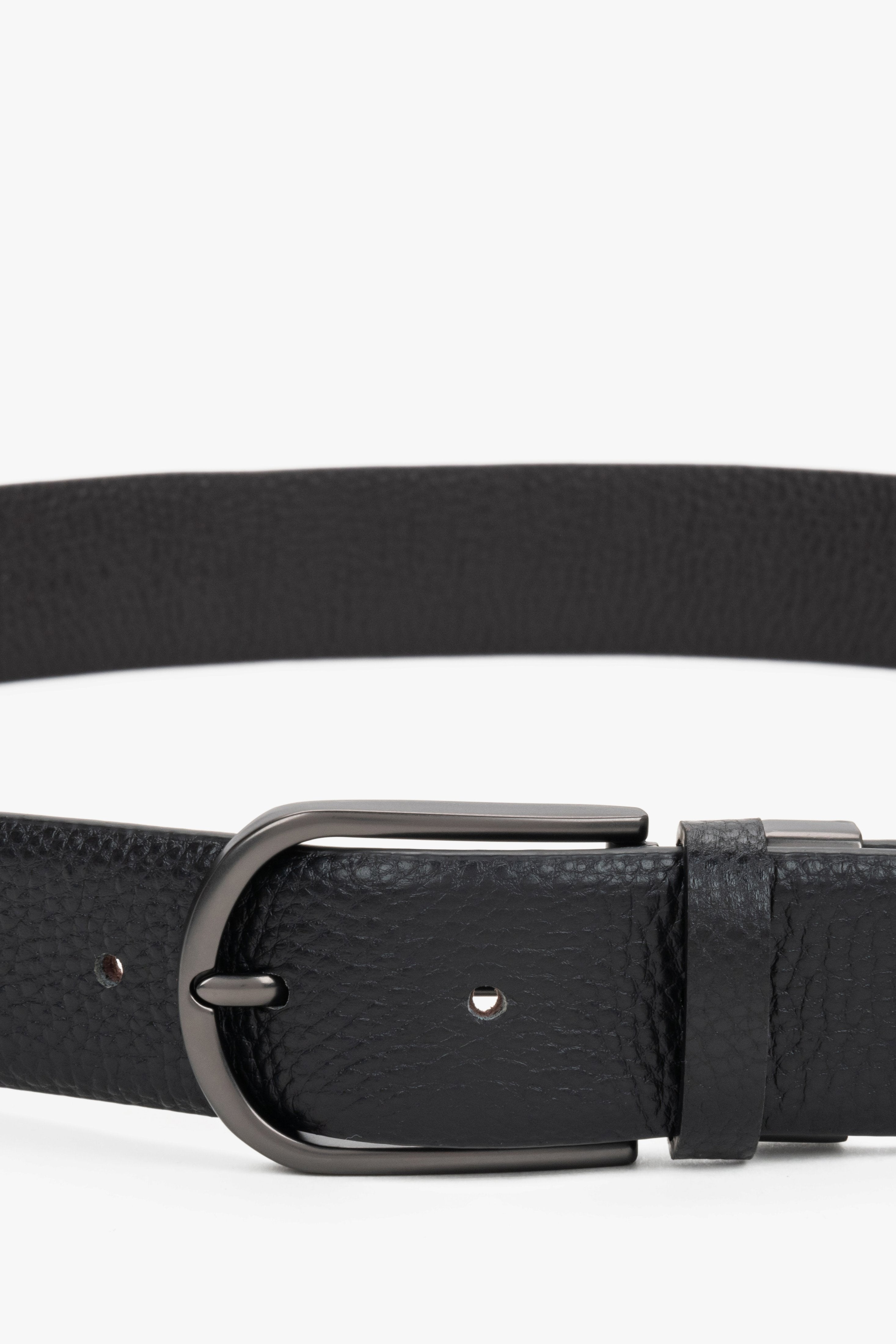 Elegant Estro men's belt made of black genuine leather with a pebbled texture.