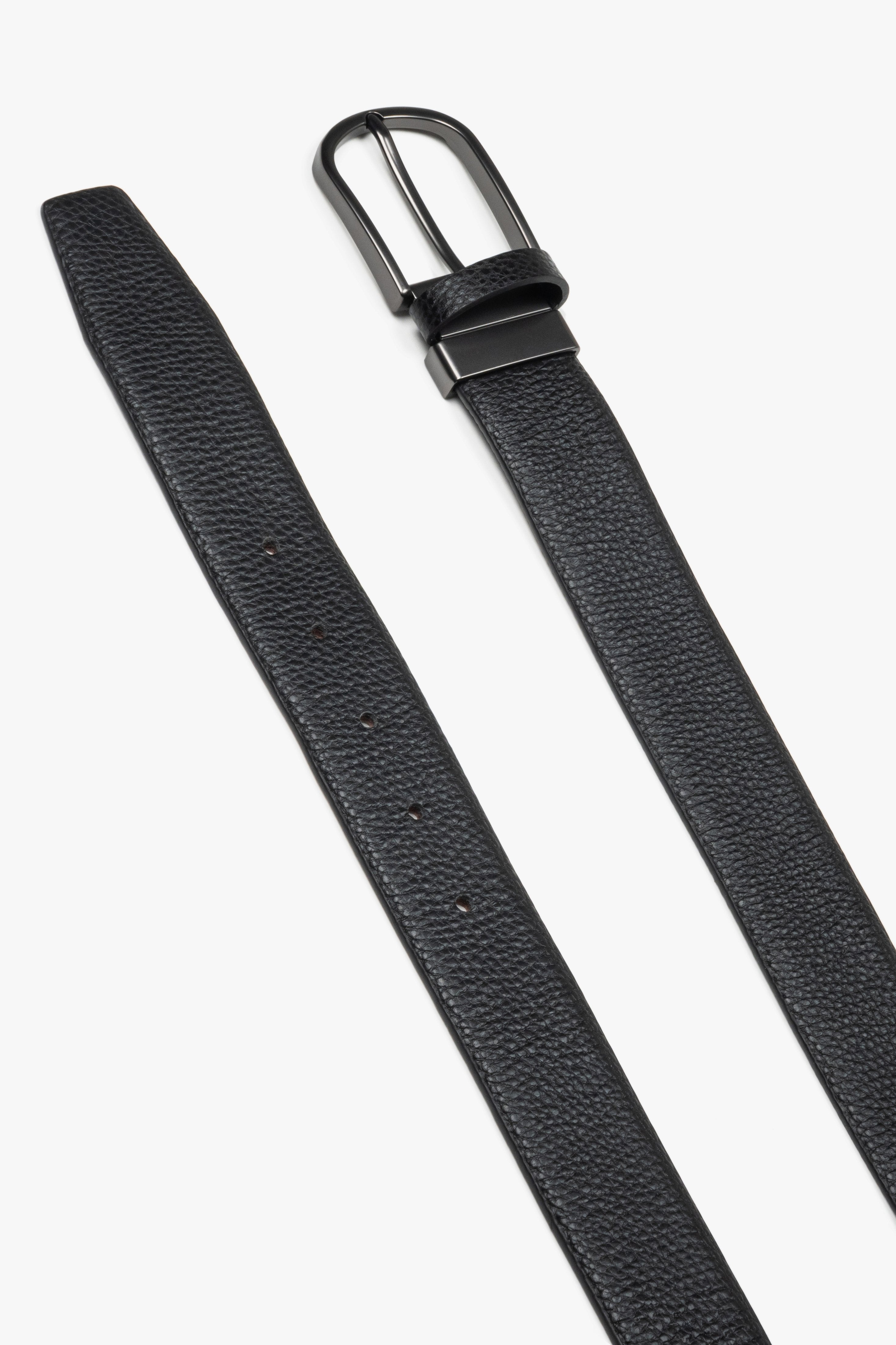 Estro men's belt made of pebbled genuine leather with a chrome finish.