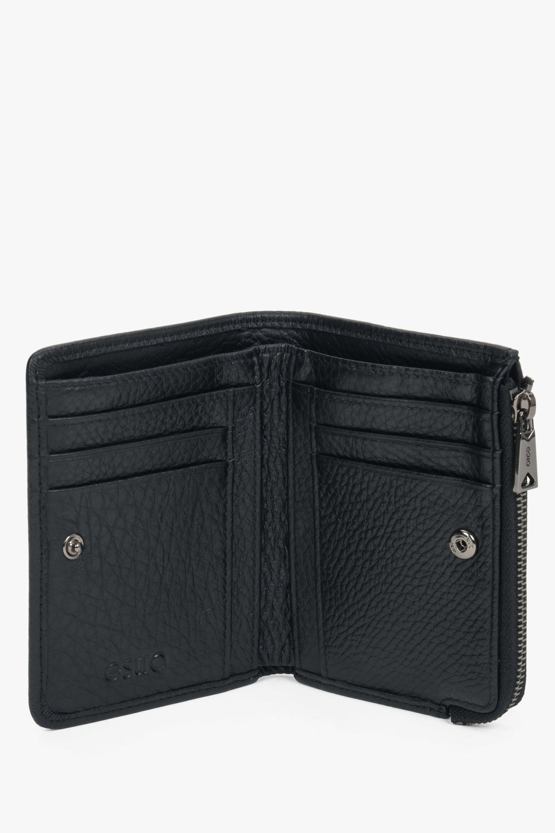 Subtle branded emblem adds a refined touch to this essential everyday accessory.