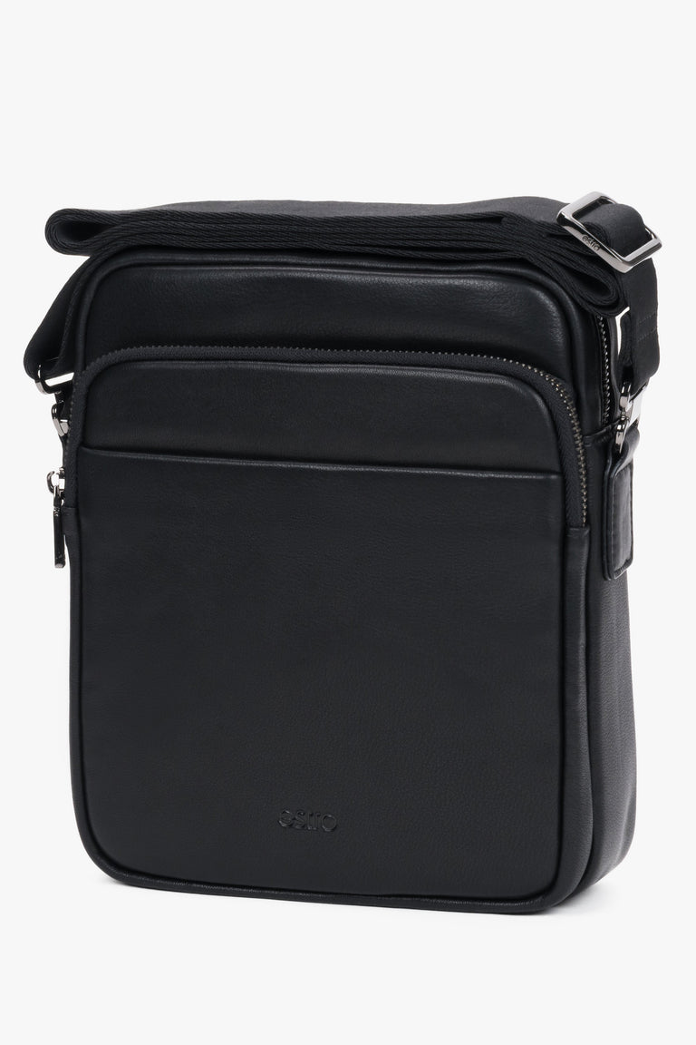 Elegant small men’s shoulder bag Estro made of black genuine leather.