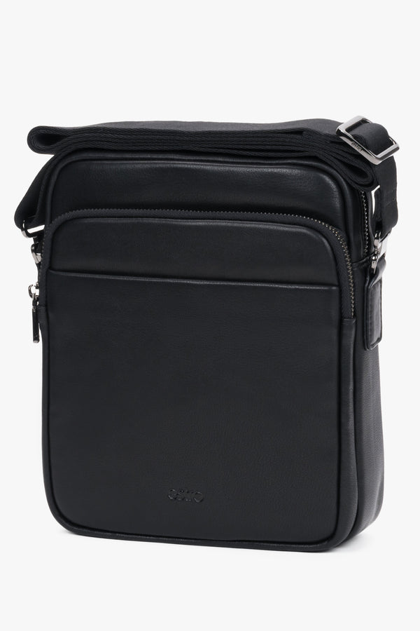 Elegant small men’s shoulder bag Estro made of black genuine leather.