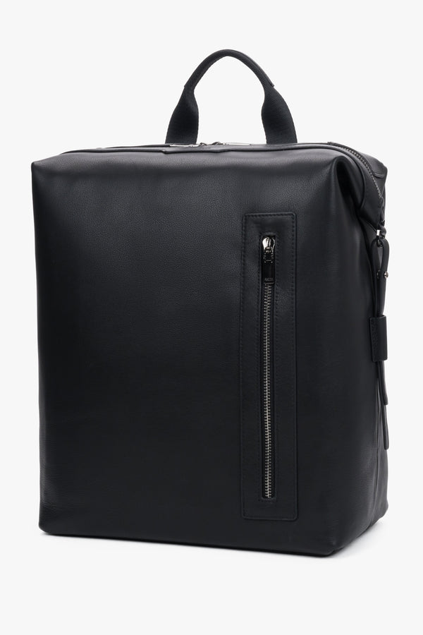 Elegant small men’s backpack Estro made of black genuine leather.