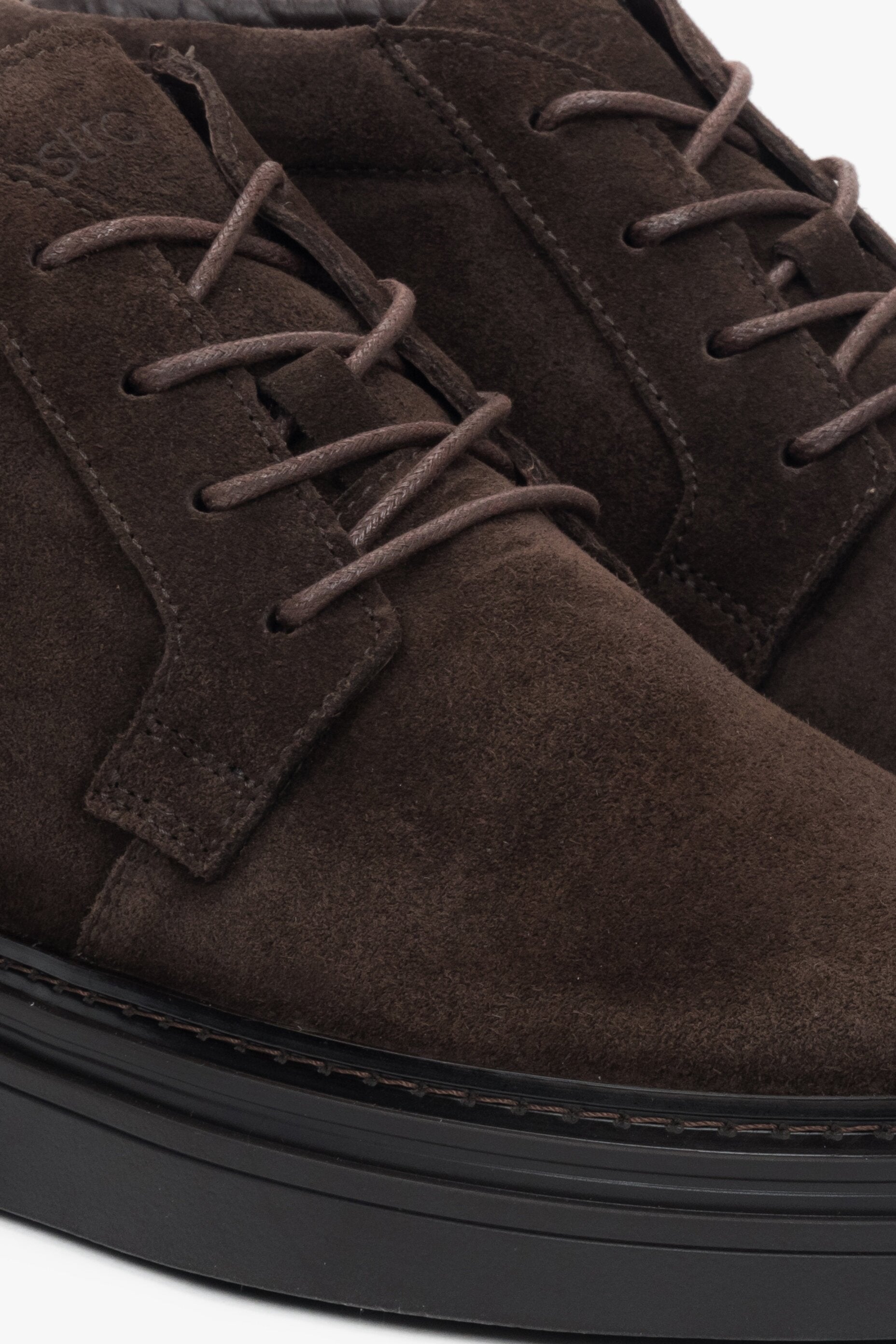 Premium men’s dark brown velour ankle boots featuring light insulation .