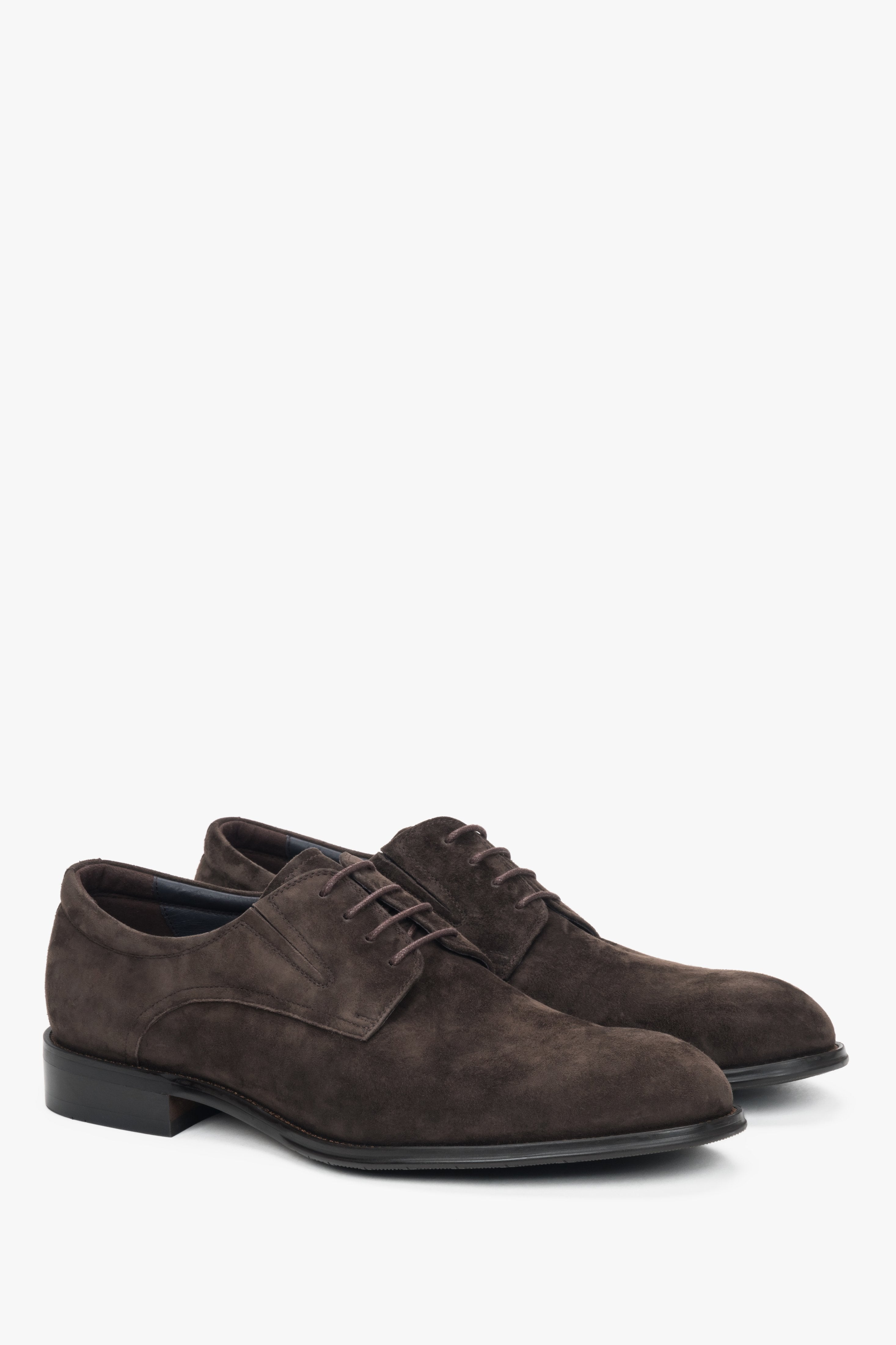 Men’s dark brown derby shoes in genuine velour Estro.