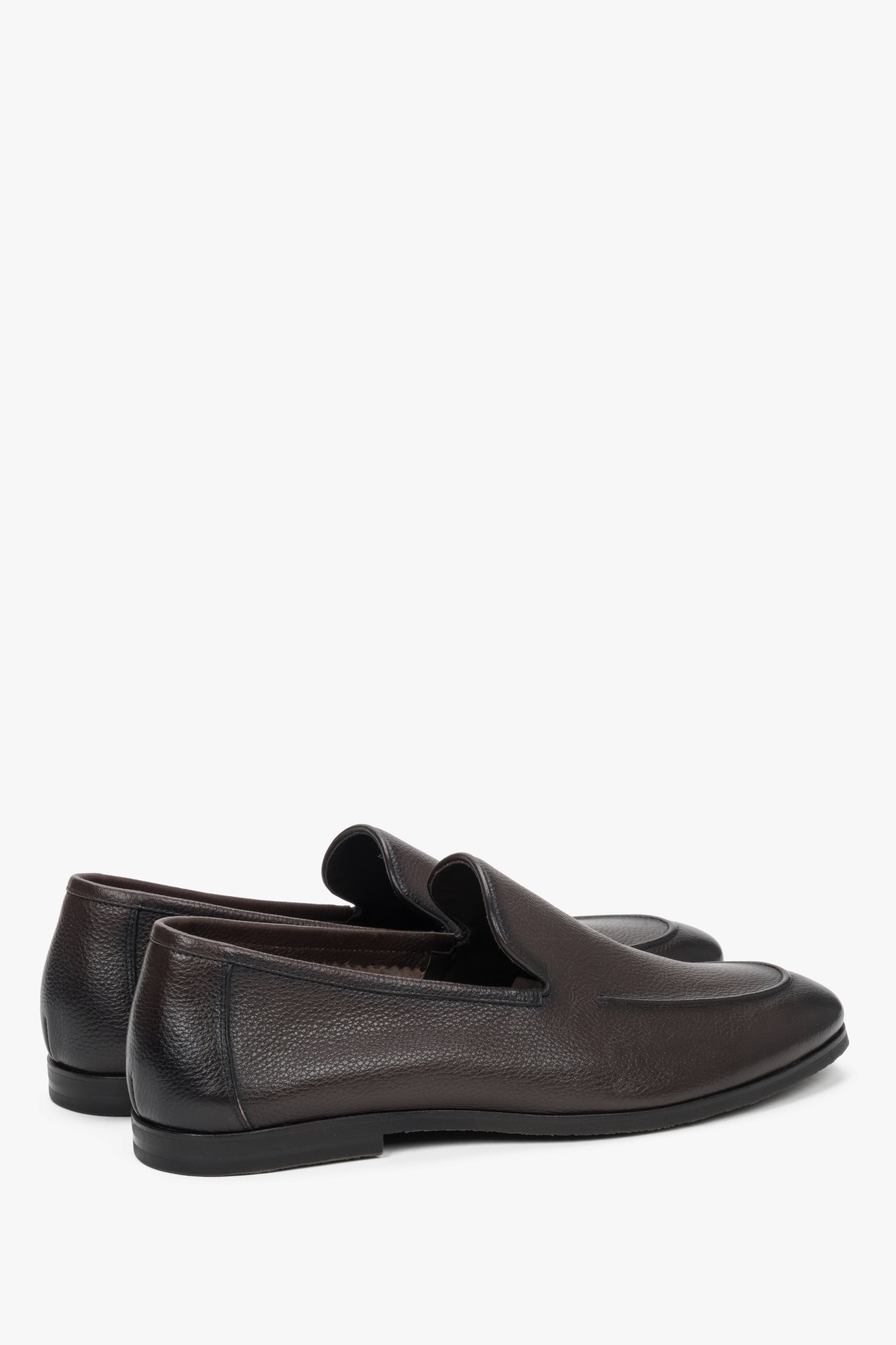 Formal men's loafers in dark brown featuring a premium leather interior.