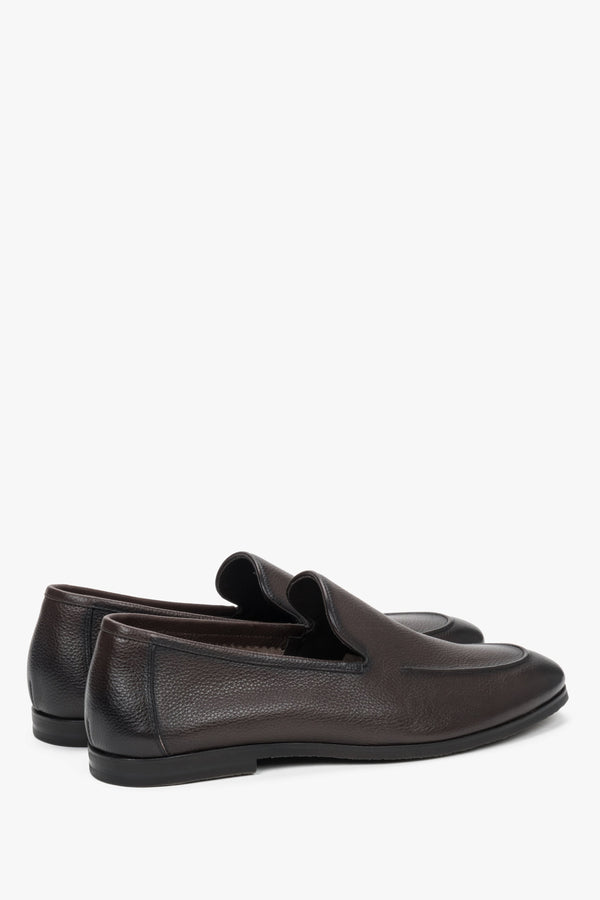 Formal men's loafers in dark brown featuring a premium leather interior.