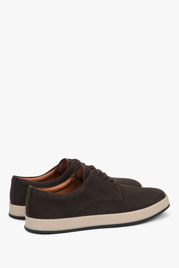 Estro men's summer shoes featuring ventilation holes and a soft leather interior.