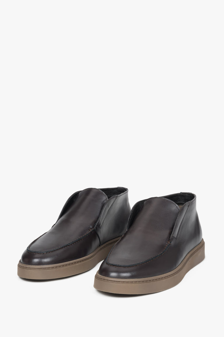 Elegant high men’s loafers by Estro in dark brown.