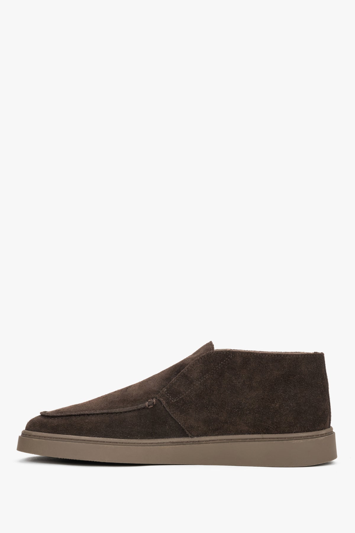 Men's moccasins made of Italian gwnuine velour by Estro - side profile of the shoe.