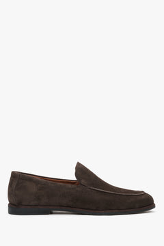 Men’s dark brown loafers made of soft natural velour.